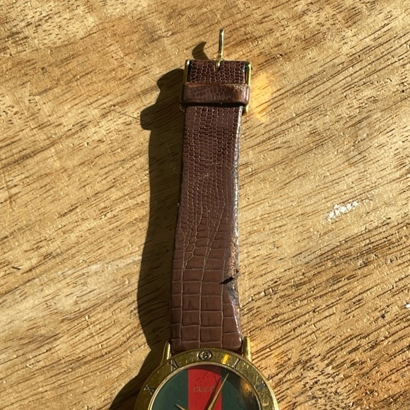 Gucci 3000M 18K GP Men's/Women's Watch with Red & Green needs strap and battery - Picture 4 of 8